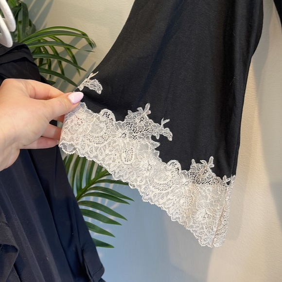 Natori Modal Robe with Lace trim (Large) - Picture 2 of 4